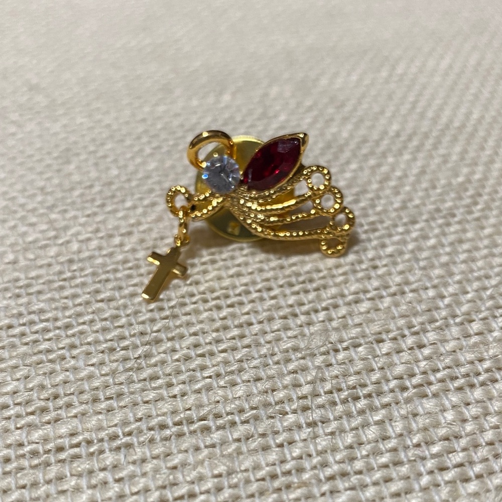 Elegant vintage angel Gold and red crystal lapel pin Brooch